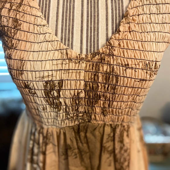 Vintage sleeveless maxi dress with smocked bodice and full skirt - Picture 2 of 9